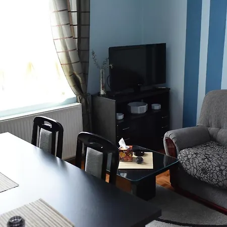 Blue House Apartment *