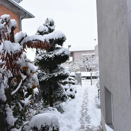 Blue House Apartment *
